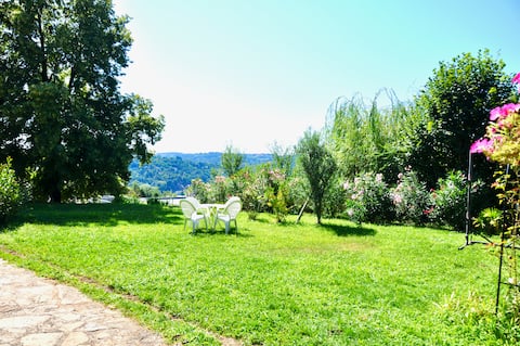 Successful Airbnb property: Independent furnished apartment, adjoining the house, parking in Vienne