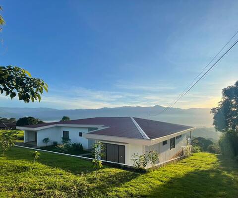 Home in Perez Zeledon w/ Chirripó Views