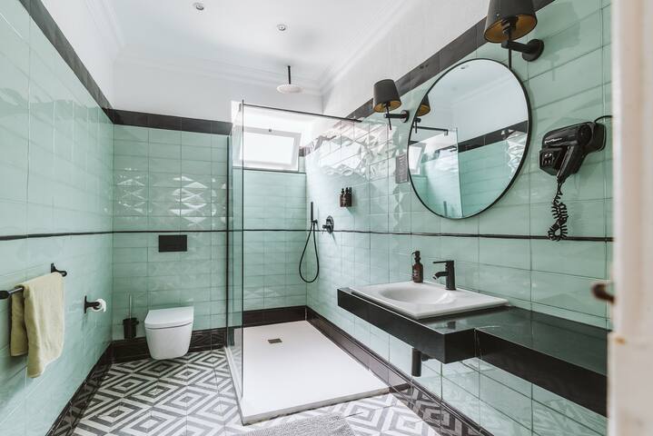 Salty Pelican Family & Friends Beach Villa gallery image 5