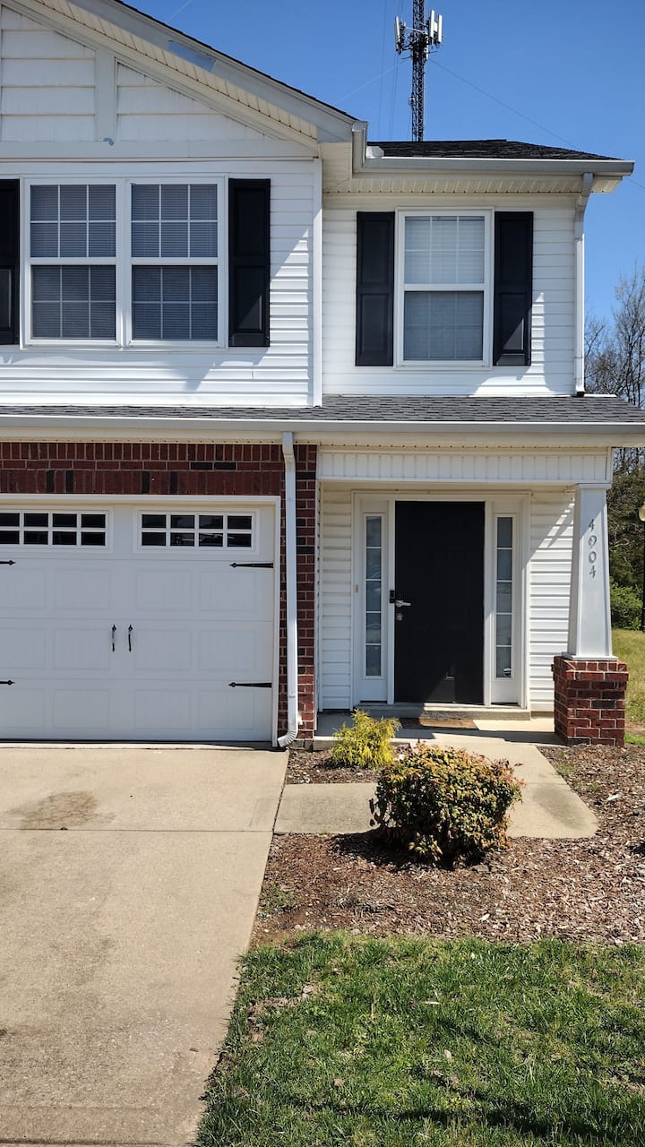 Cozy stay near Music city Townhouses for Rent in Murfreesboro