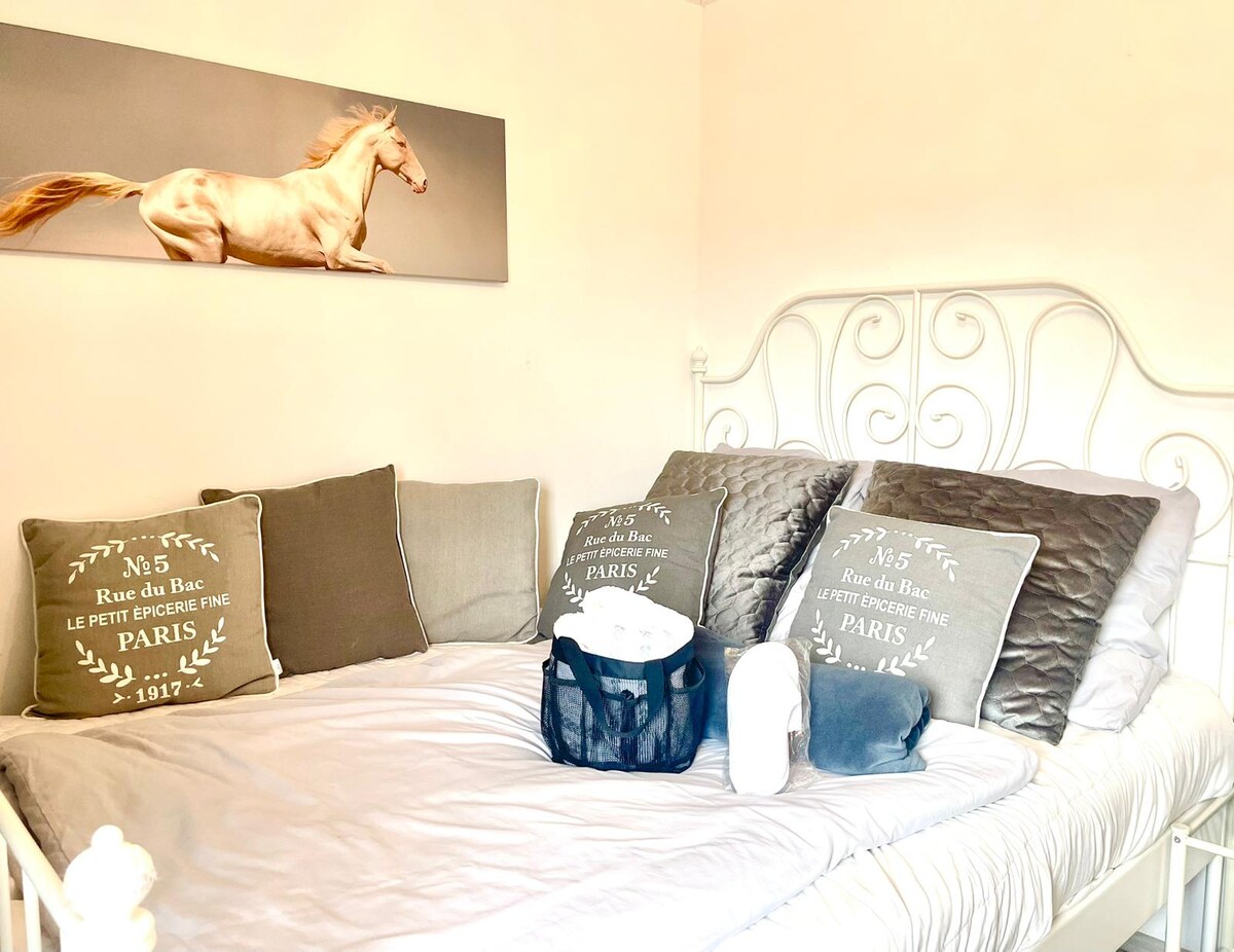 سرير بحجم كبير - Schlafzimmer