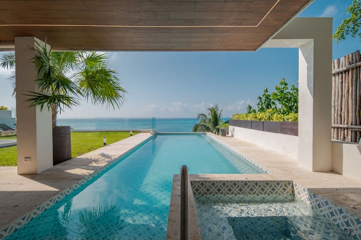 Entire home with 6+ bedrooms in Isla Mujeres - Gorgeous 6 Bedroom Villa with Ocean Front