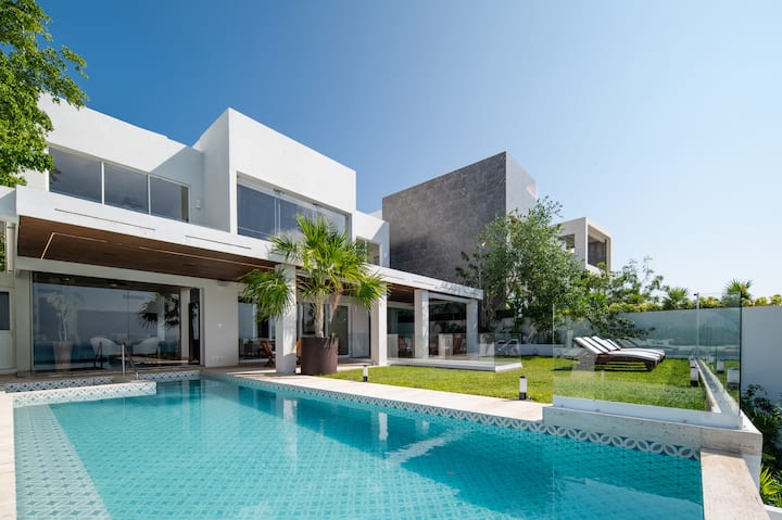 Luxury Oceanfront Villa, Isla Mujeres | 6 Bedrooms