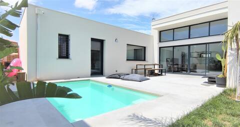 Oasis Blue 4* Villa, private pool, quiet & stylish