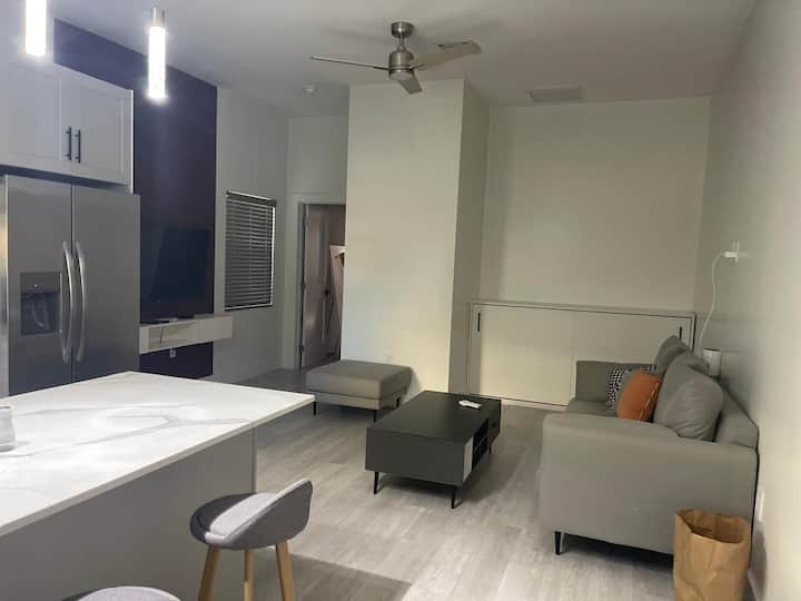 One Bedroom Apartment - Wifi, In Awesome West Bay - West Bay