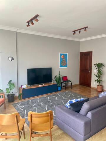 Sophisticated 3 bedrooms with an incredible view! gallery image 2