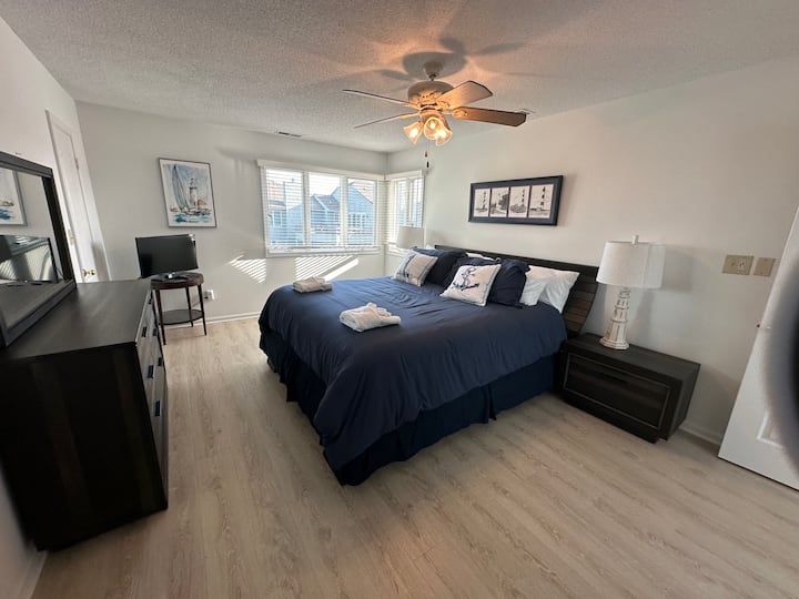 This bedroom is on the 3rd floor.  It has a private bathroom with a jacuzzi tub and shower.   You can see the ocean from the window. The TV is a Roku with YouTube TV access for live sports, shows, and news.