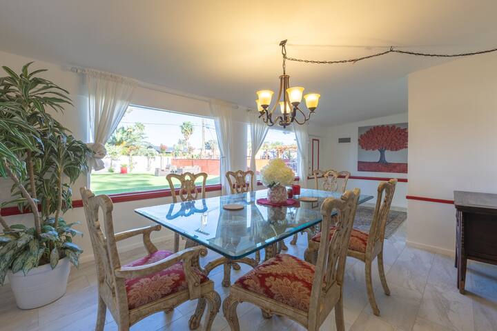 Vegas 7BR Retreat Once Home to a Magician gallery image 5