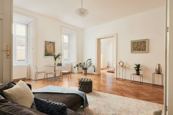 Elegant living: Spacious, Charm, Ideal Location