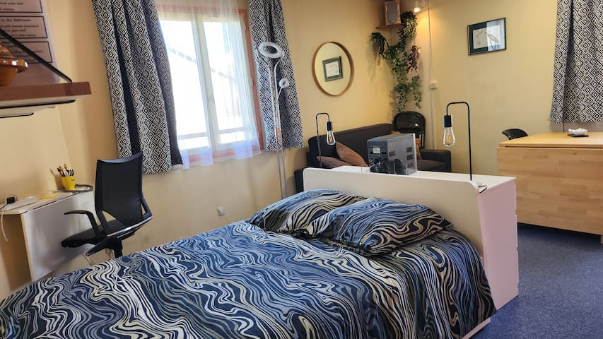 Entire home with 1 bedrooms in Nanterre - Studio (10 min La Défense, 20 min to Paris)