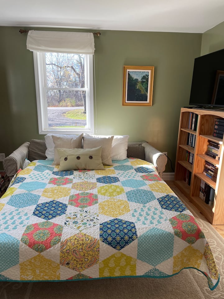 Slnečná kancelária s rozkladacou pohovkou