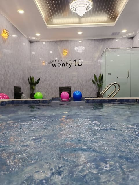 Twenty10 Private Indoor Pools