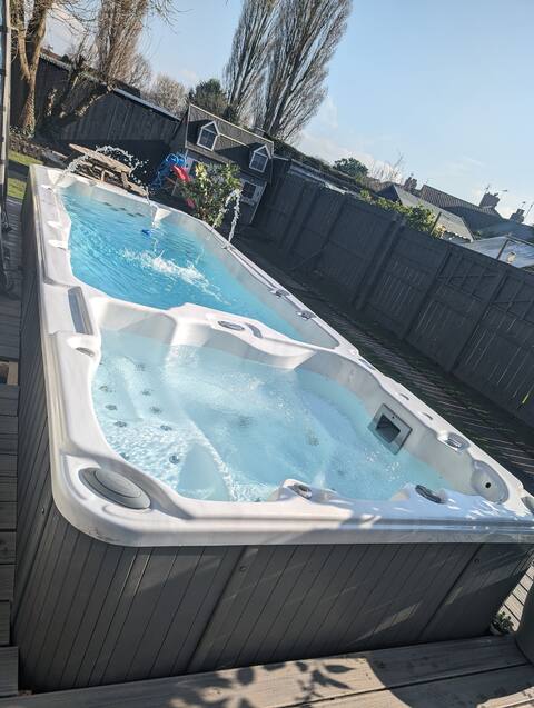 3 bed home, swim spa, garden & ev charger
