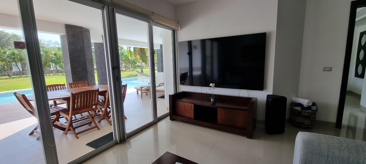 Anuncio de Airbnb popular: Casa Playa Turquesa 𓇼 ࣪𓈒ㅤׂ𓆉 Private Pool Condo en Grand Coral
