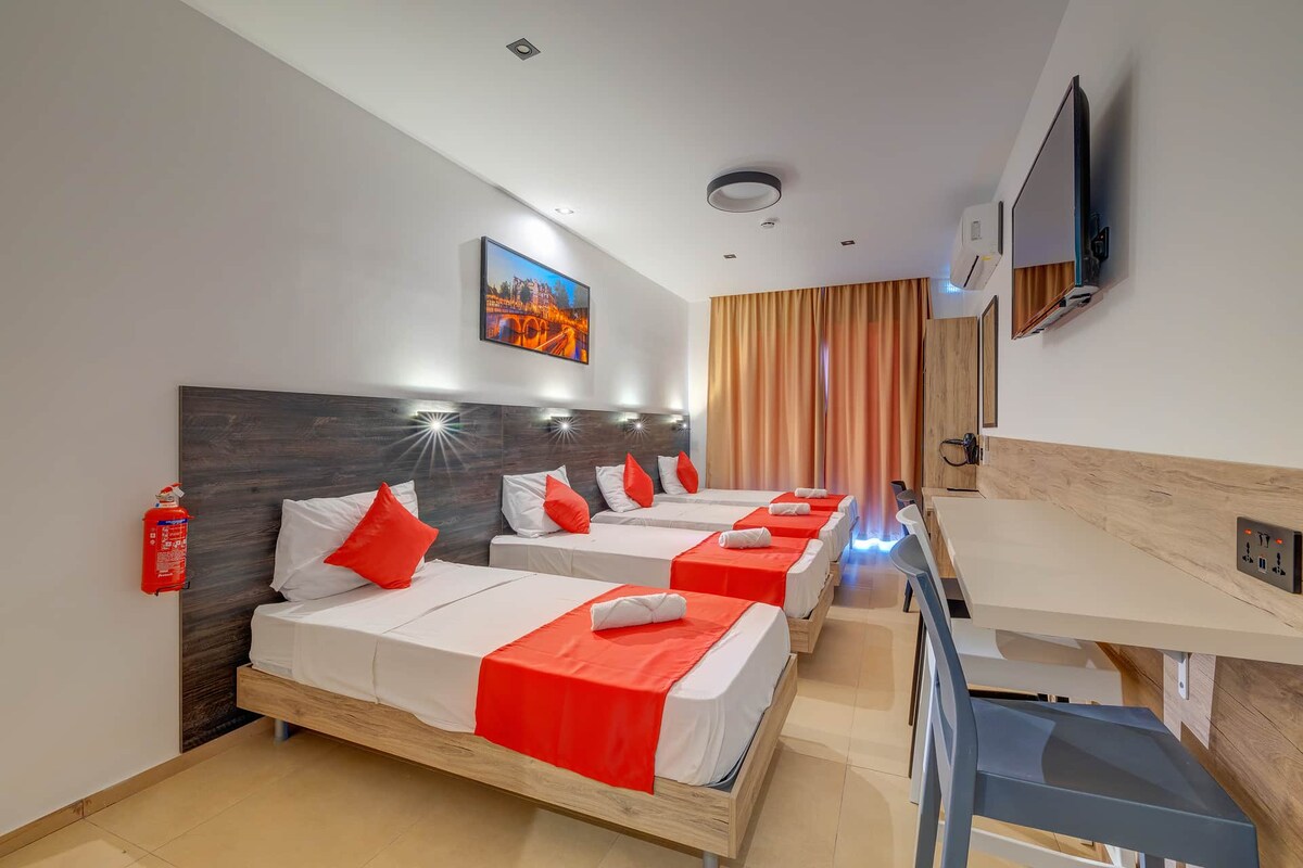 معيار 4 أسرّة مفردة. إذا كان هناك المزيد من الضيوف، فسيتم تغيير ترتيب السرير.