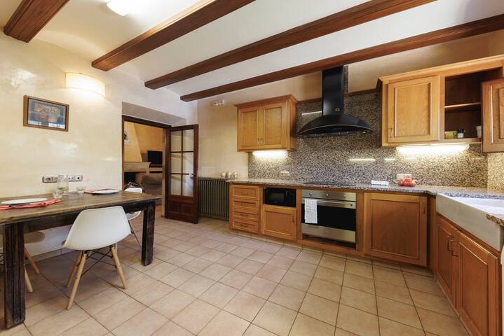 Mas Vilà ús exclusiu 4 Cases Rurals 20+4 persones gallery image 5