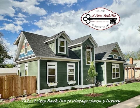 Luxuriously Restored Early American Farmhouse