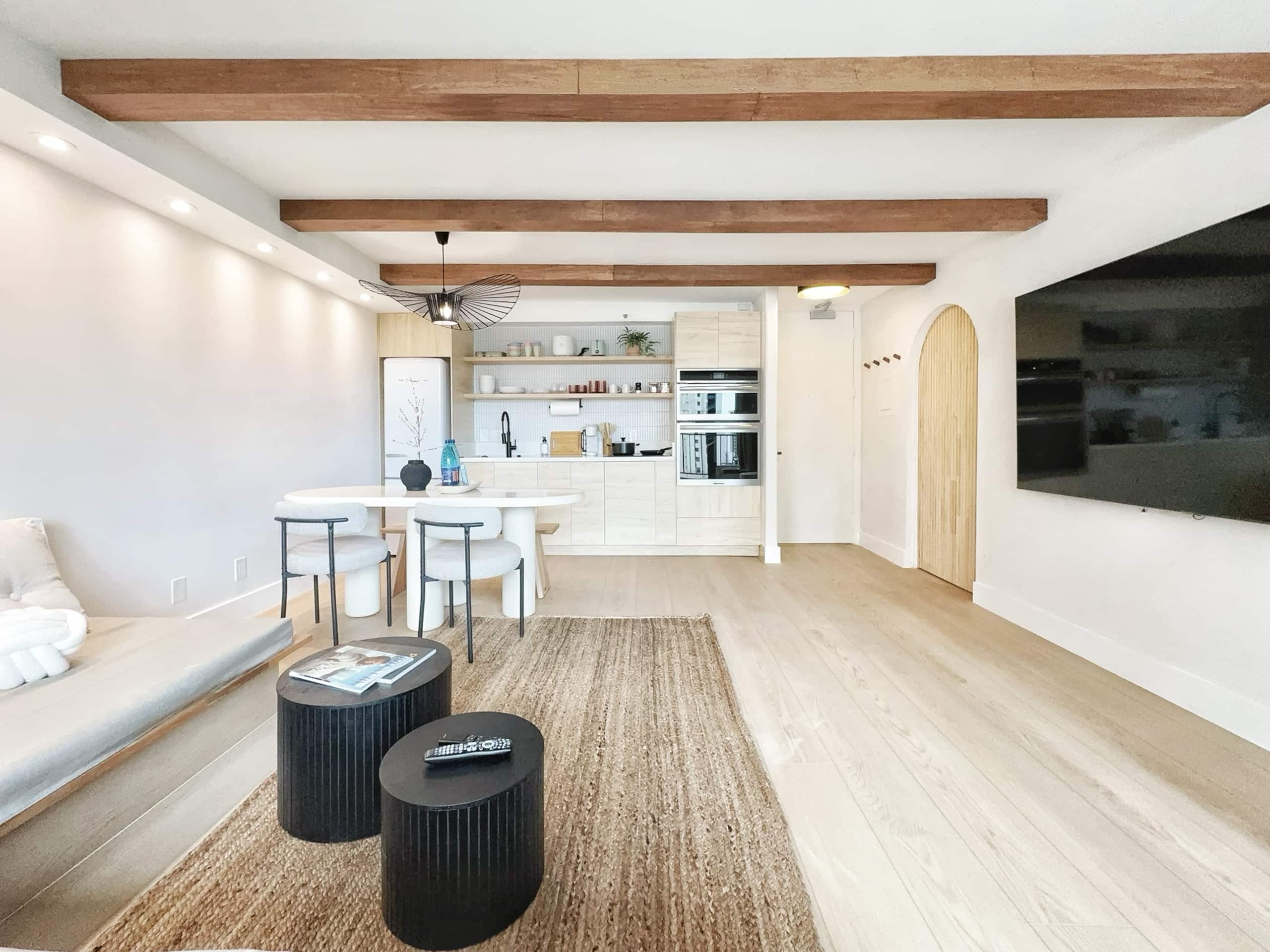 *Ultra Upscale 1BR in Waikiki w/Parking* - Image 1
