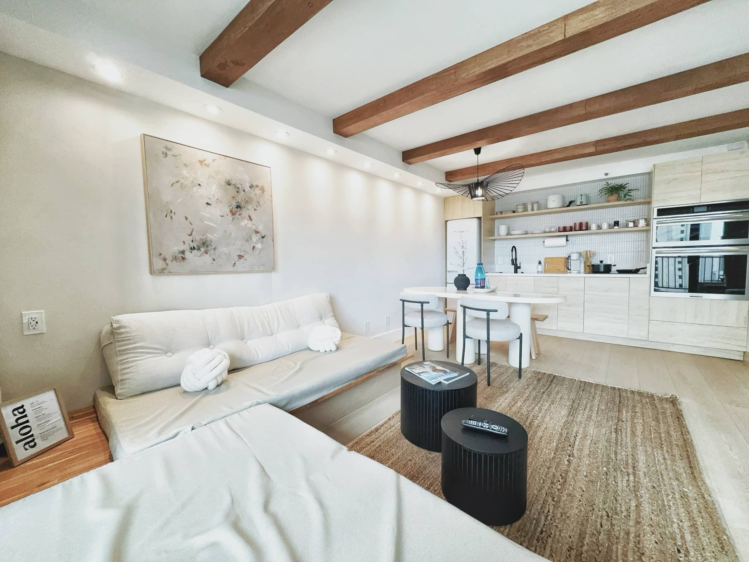 *Ultra Upscale 1BR in Waikiki w/Parking* - Image 3