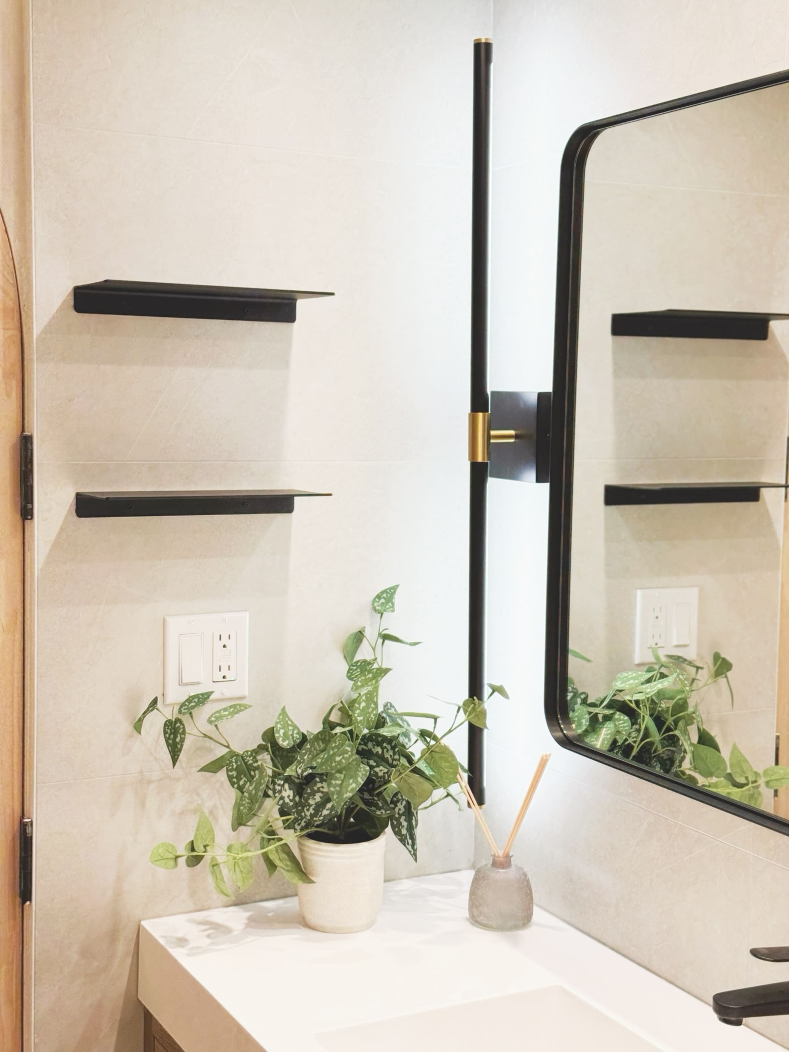 *Ultra Upscale 1BR in Waikiki w/Parking* - Image 31