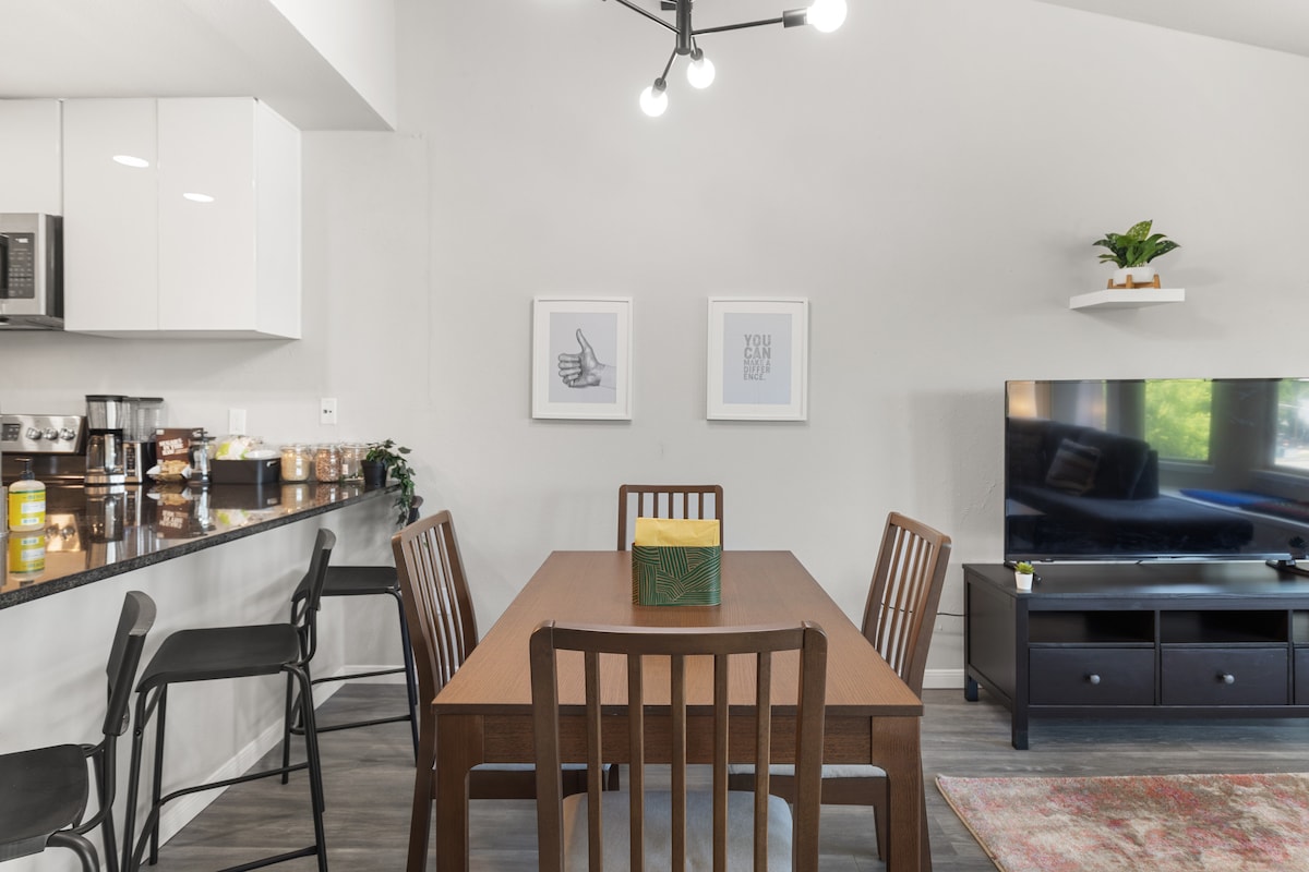 Urban Treehouse Apt Near Downtown