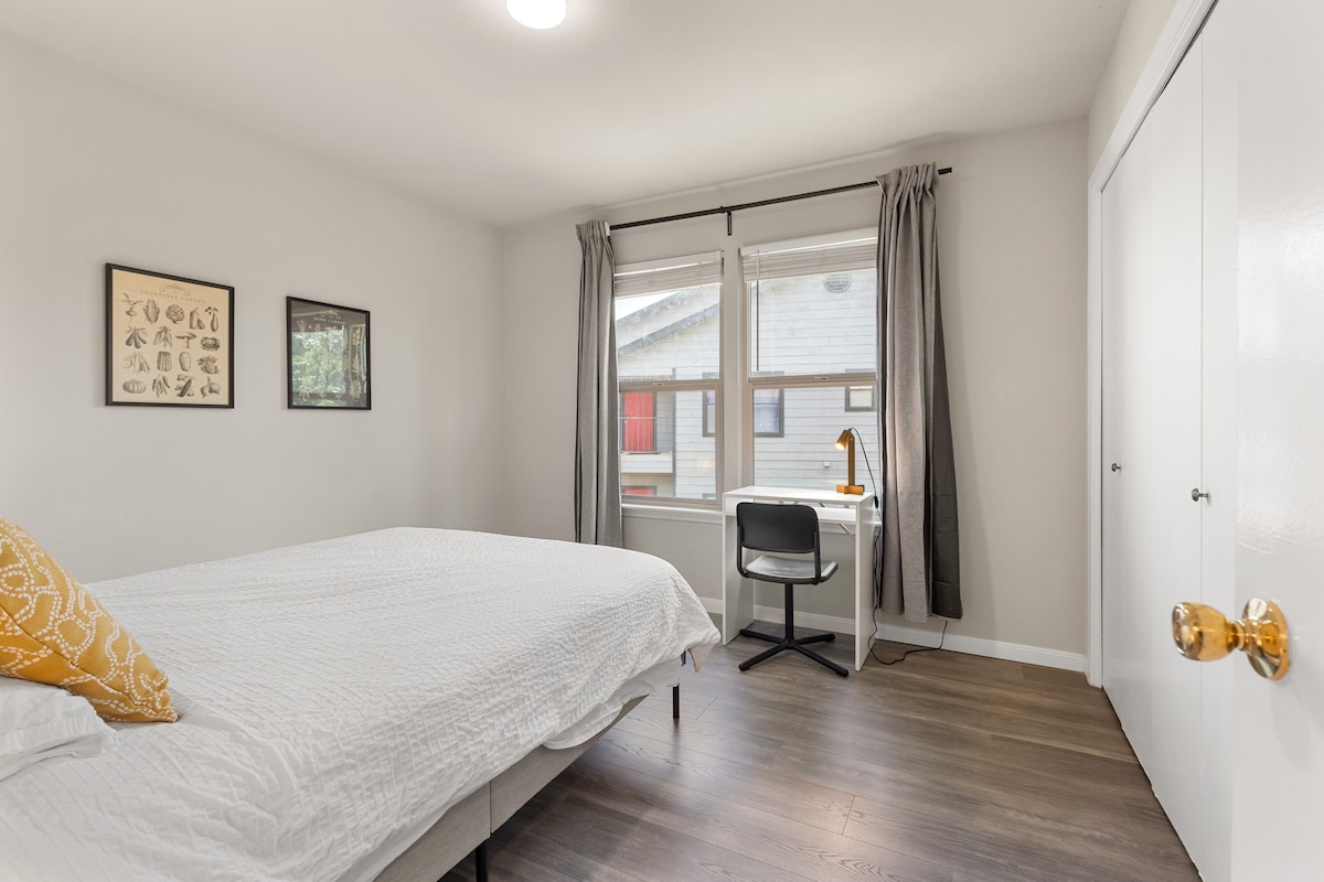 Urban Treehouse Apt Near Downtown