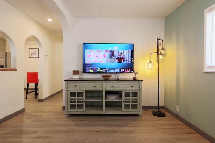 Stylish 2B2B Hideaway 10 mins. drive to Disneyland