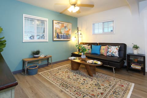 Popular Airbnb listing: Stylish 2B2B Hideaway 10 mins. drive to Disneyland in Santa Ana