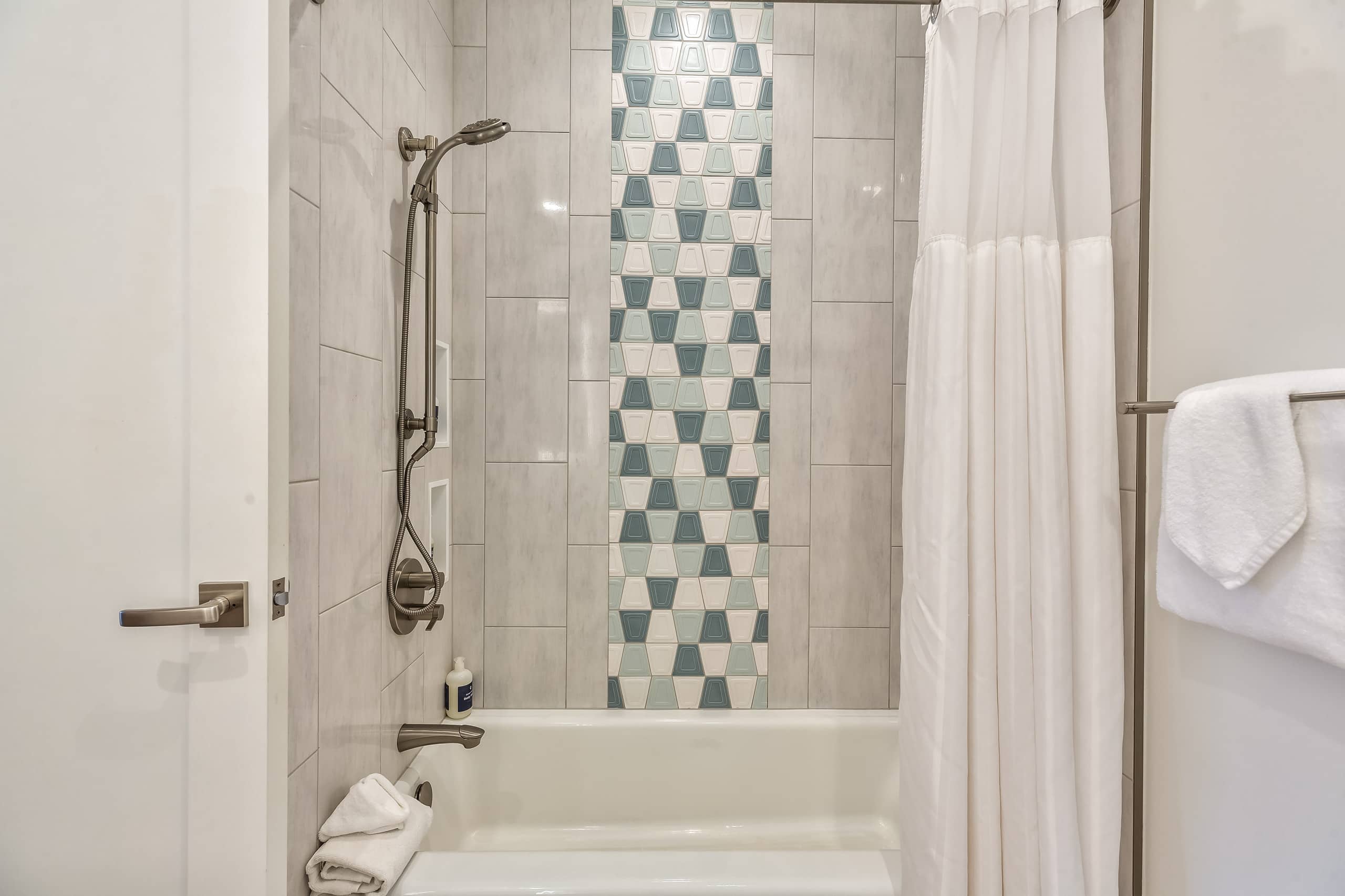 Villa in Lahaina · ★4.98 · 3 bedrooms · 6 beds · 3 baths - Image 22
