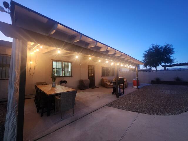 Gorgeous 5BR/3BA w/Pool and Casita near strip gallery image 3