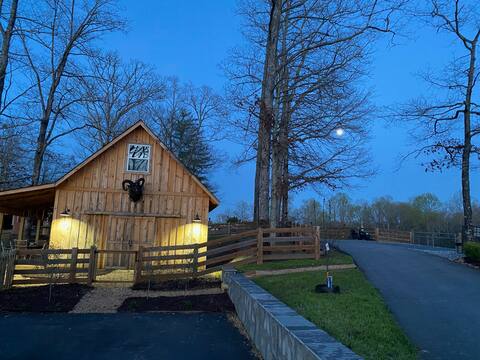 Farmhouse GA Wine Country- new Pickle Ball Court!