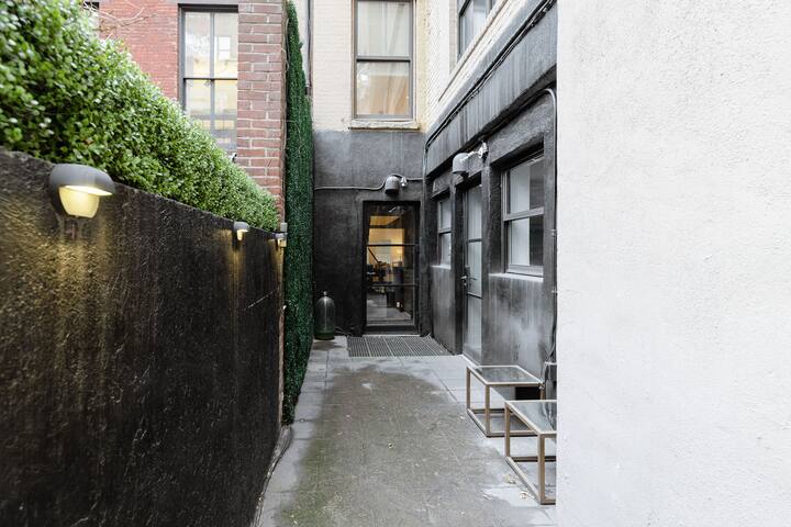 Huge Triplex + Movie Theater gallery image 5