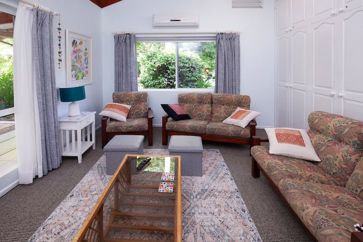 Tropical Garden & Beach Retreat - Clifton Beach