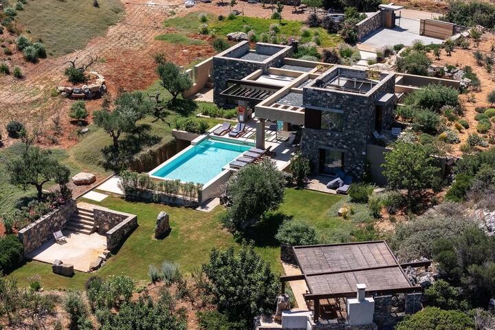 Sea vistas & Minimalist Opulence by etouri gallery image 4