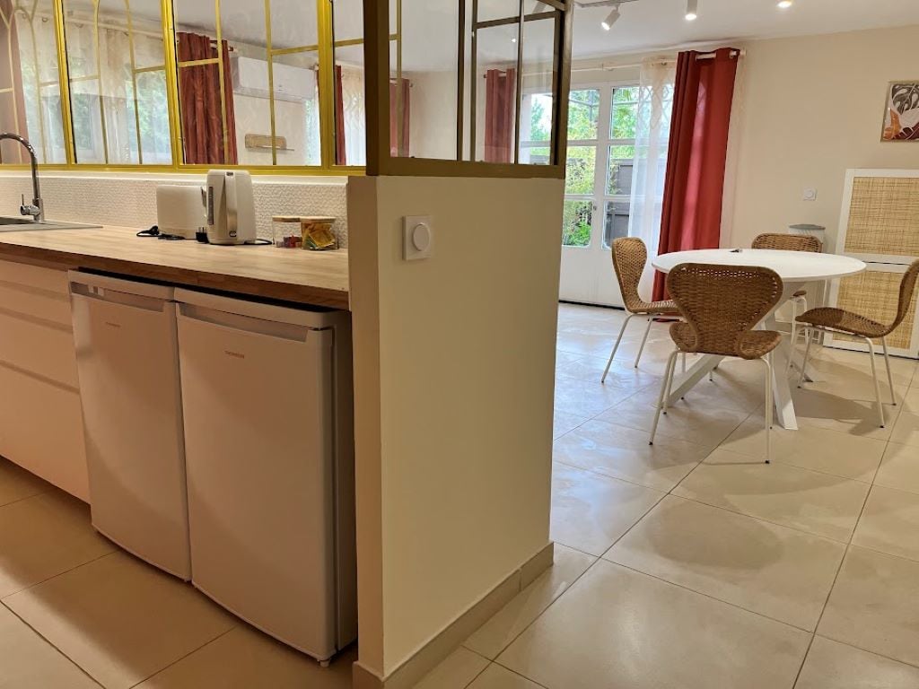 Popular Airbnb listing: Provence swimming pool and private garden in the countryside in Pernes Les Fontaines