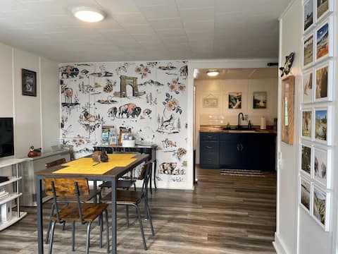 Top performing Airbnb: 1 Mile to YNP, Mountain Views, Walk to Dining in Gardiner