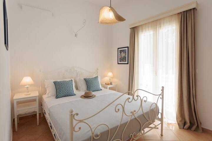 9 Muses Naxos – Thalia gallery image 4