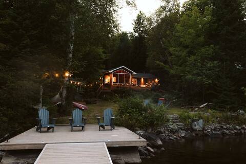 LakeKabin: Lakefront, HotTub, Arcade, Kayaks&SUP