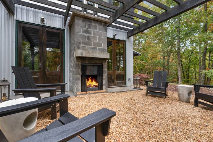 Modern Cabin. Peaceful. Private. Hot Tub.