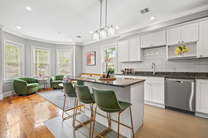 3BR2BA Apt – Near train station