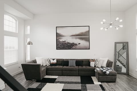 4BR + office updated home, great location! Dogs OK