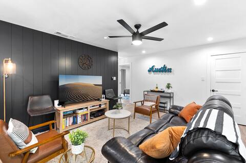 Successful Airbnb property: Modern Texan Home | 4BR+ Near DT+BBQ+Yard+Sleeps10 in Sweetbriar