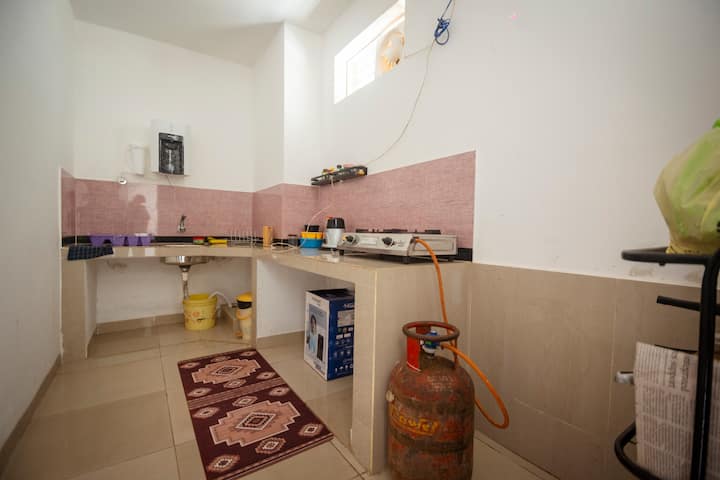 Spacious Suite|near Kiit| Room 5| Golden Palm - Bhubaneswar