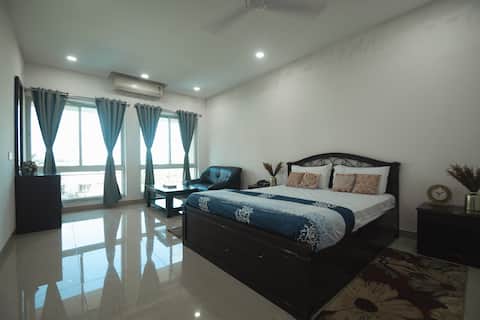 Spacious suite|Near KIIT| Room 6| Golden Palm