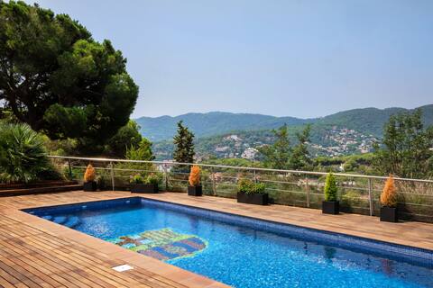 Villa in Barcelona with pool