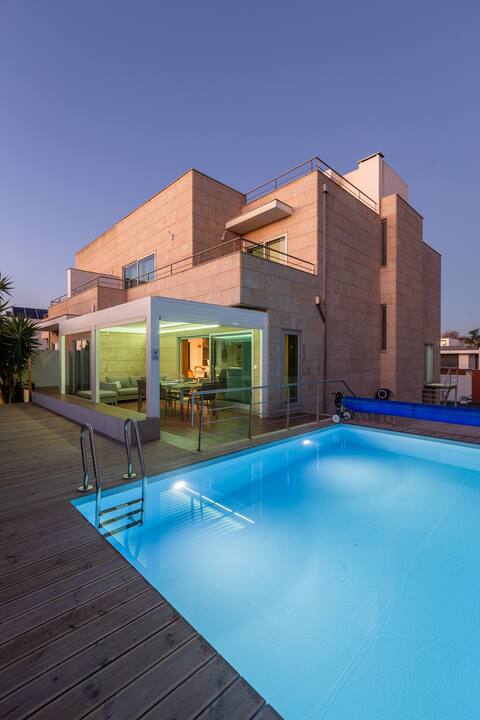 Sunset Villa - home with a pool and ocean view