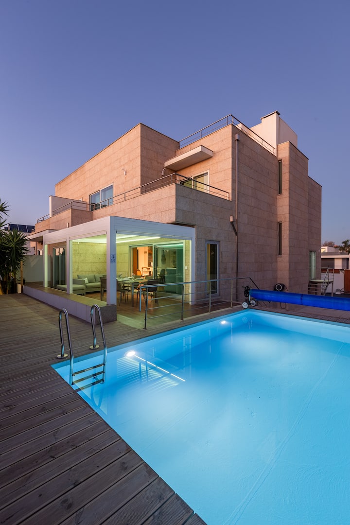 Sunset Villa - Home With A Pool And Ocean View - Mindelo