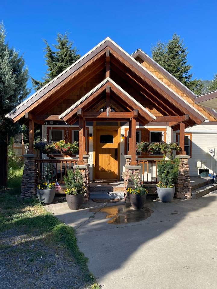 Expansive Secluded Retreat W/ Hot Tub, Mtn Views, 2mi To Town, Trails, Birding - Leavenworth, WA