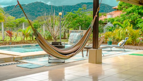 Casa Oasis: Tranquility by the Pool & Greenery