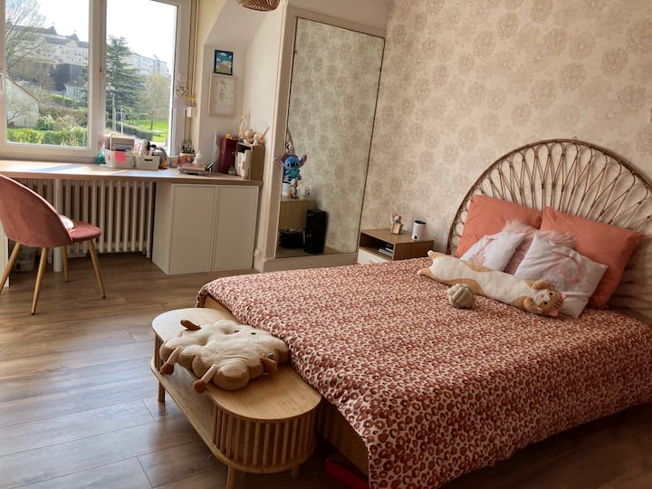 Habitación dulce y luminosa